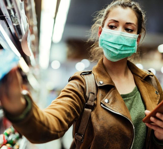 Роль медицинских масок в предотвращении распространения респираторных заболеваний в общественных местах